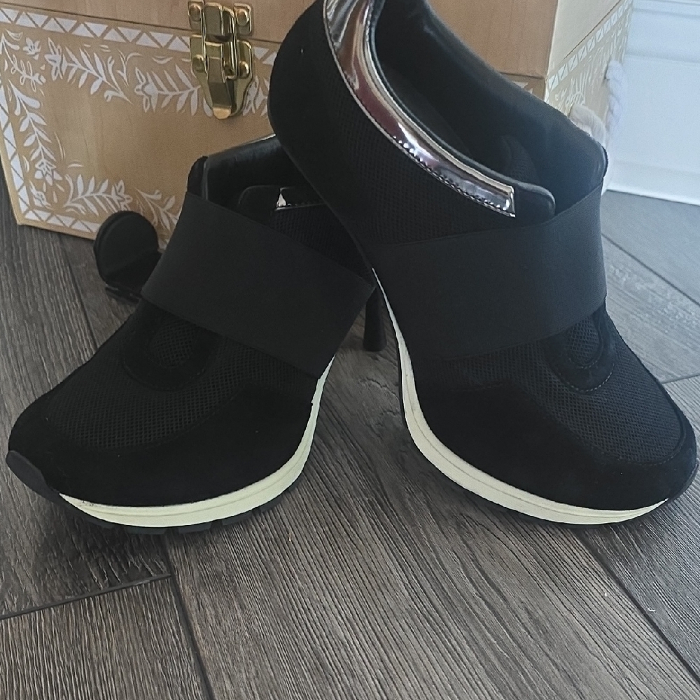 Sneex Black Women's Sneaker Shoes